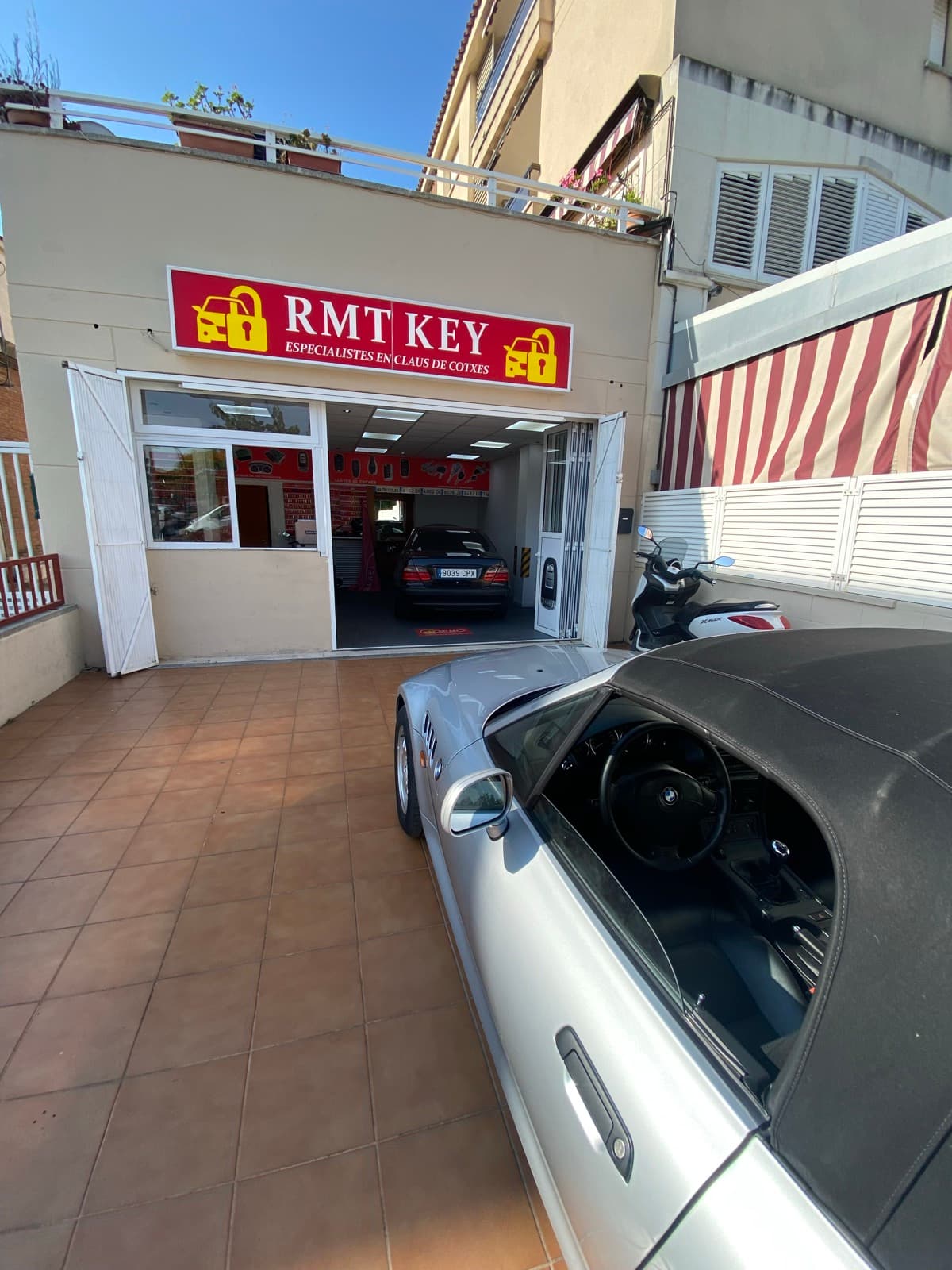 BMW Z3 clásico con duplicado de llave programado por RMT KEY
